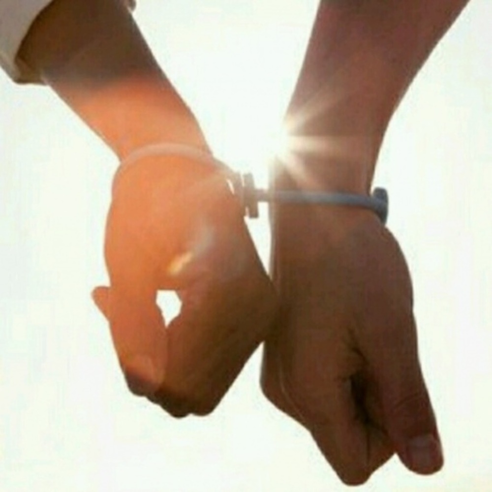 gift!! pack of 2 PINK HOOKLINK MAGNETIC BRACELET - Picture 3 of 4